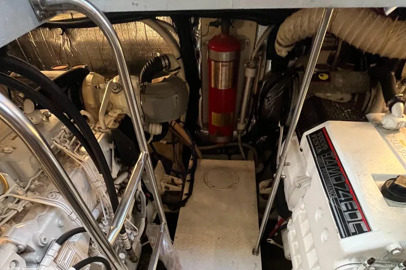 Slide: The Image of Cruisers 4450 Express Motoryacht 2000 - 84