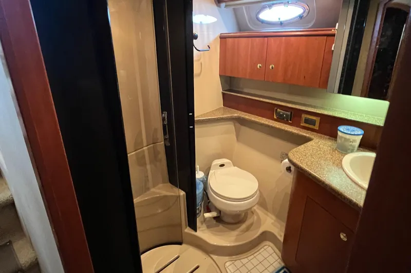 Slide: The Image of Cruisers 4450 Express Motoryacht 2000 - 88