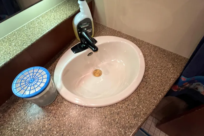 Slide: The Image of Cruisers 4450 Express Motoryacht 2000 - 89