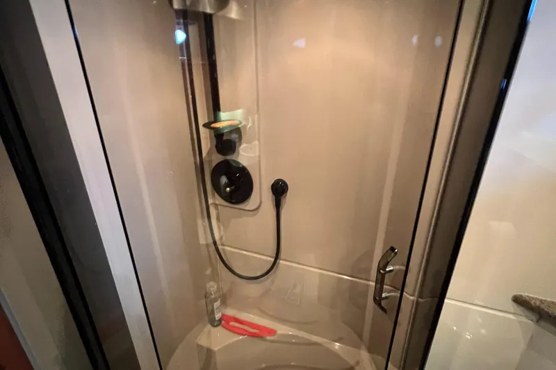 Slide: The Image of Cruisers 4450 Express Motoryacht 2000 - 91