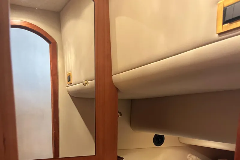 Slide: The Image of Cruisers 4450 Express Motoryacht 2000 - 93