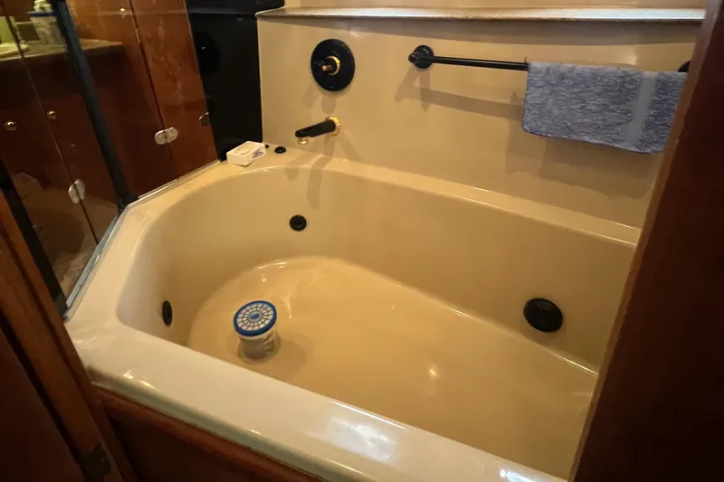 Slide: The Image of Cruisers 4450 Express Motoryacht 2000 - 98