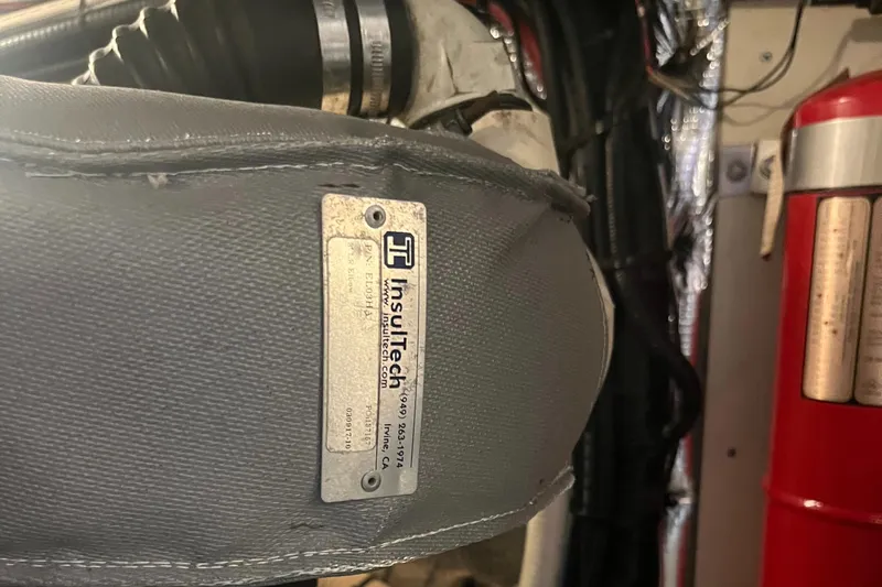 Slide: The Image of Cruisers Yachts 4450 Express Motoryacht 2000 - 76