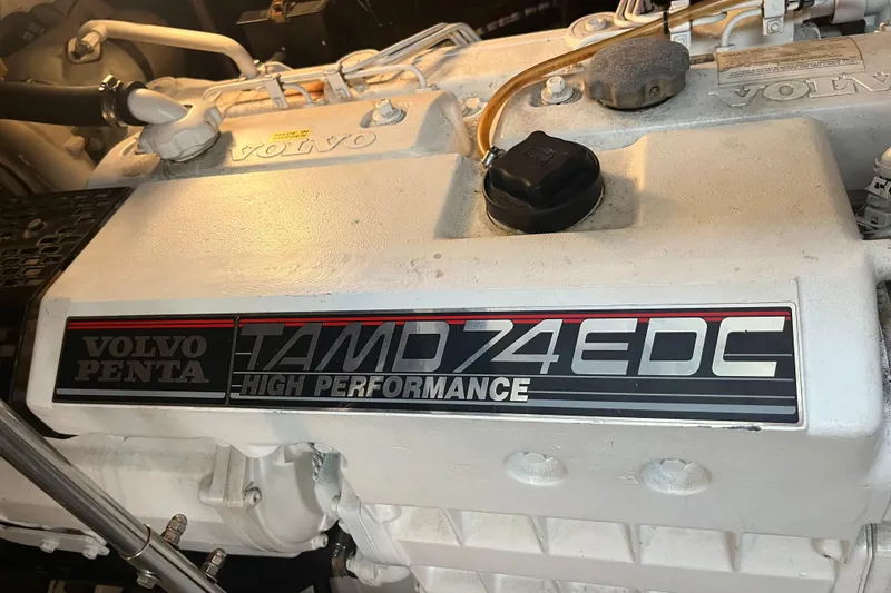 Slide: The Image of Cruisers Yachts 4450 Express Motoryacht 2000 - 81