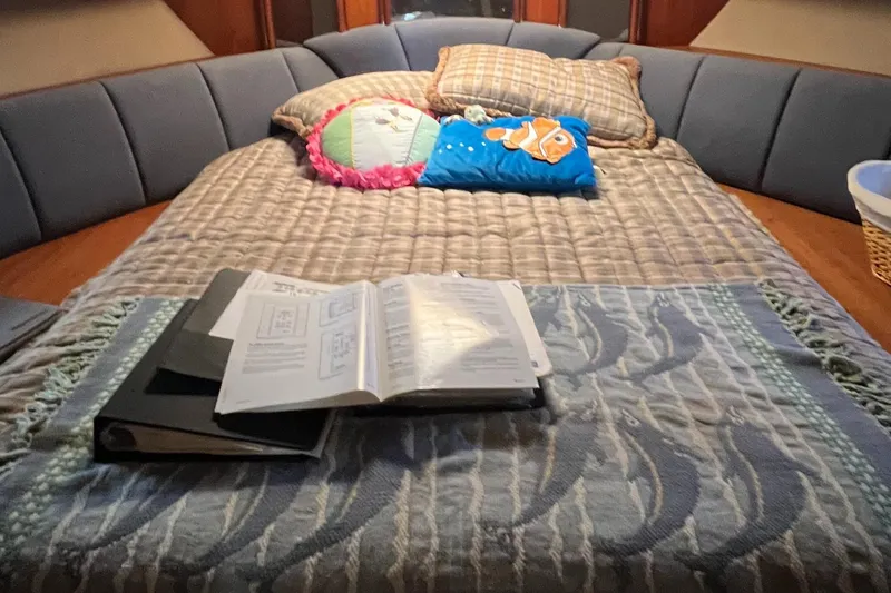 Slide: The Image of Cruisers Yachts 4450 Express Motoryacht 2000 - 87