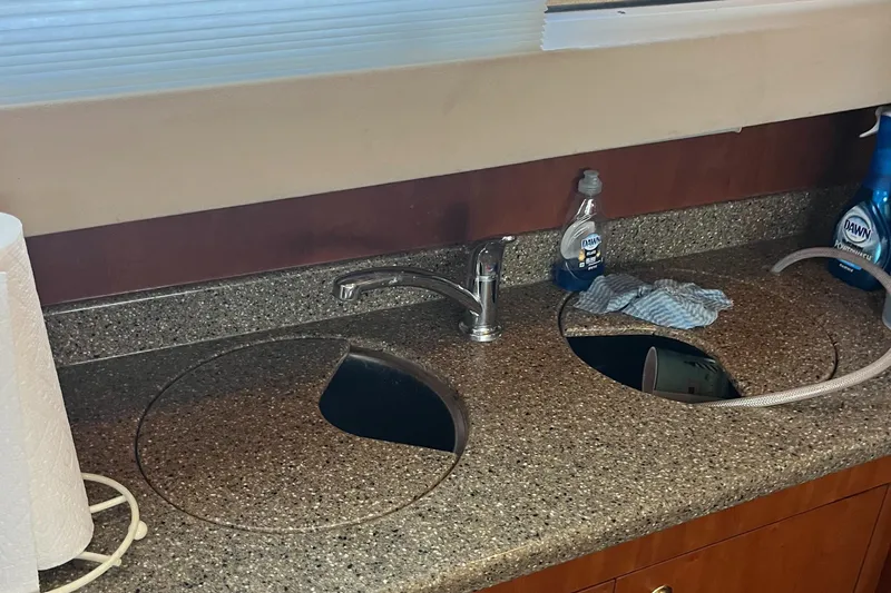 Slide: The Image of Cruisers Yachts 4450 Express Motoryacht 2000 - 96