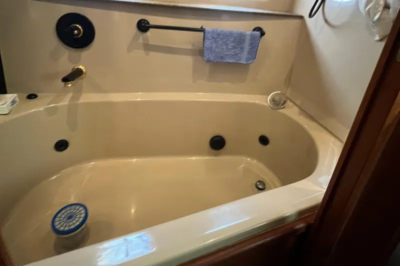 Slide: The Image of Cruisers Yachts 4450 Express Motoryacht 2000 - 99