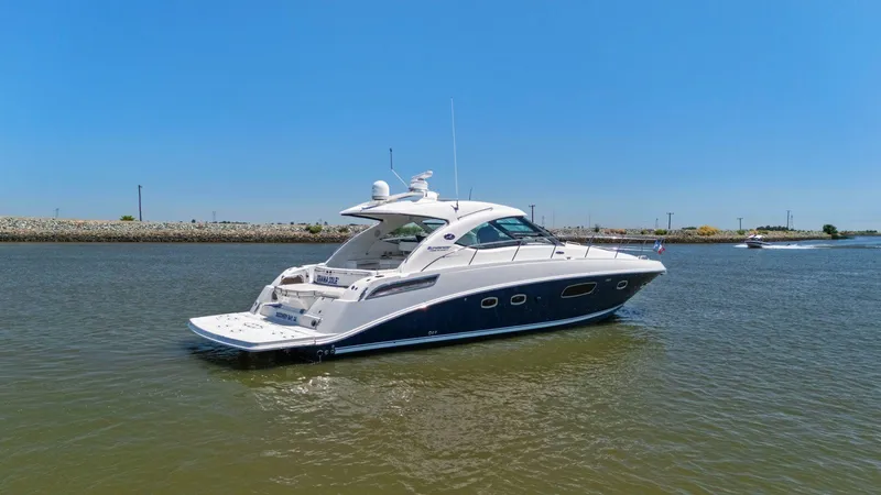 Slide: The Image of 2009 Sea Ray 43 Sundancer yacht cruising on a sunny day. - 11