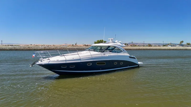 Slide: The Image of 2009 Sea Ray 43 Sundancer yacht cruising on a sunny day. - 15