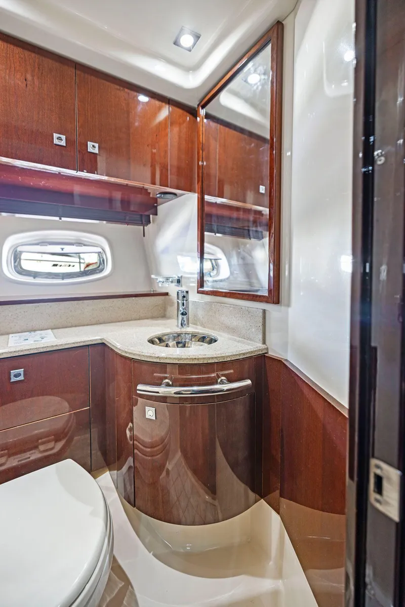 Slide: The Image of Sea Ray 43 Sundancer 2009 - 55