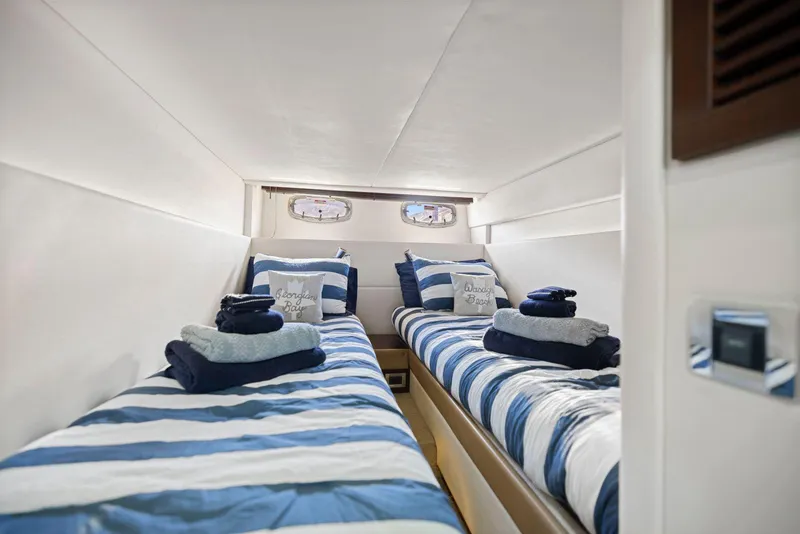 Slide: The Image of Sea Ray 43 Sundancer 2009 - 58