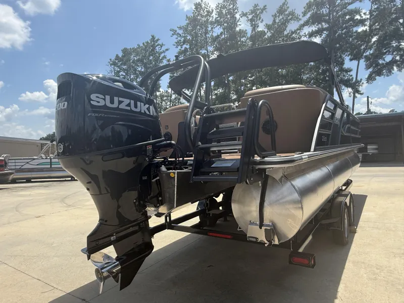 Slide: The Image of Bentley Pontoons Elite Admiral 253 2026 - 10