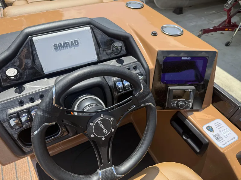 Slide: The Image of Bentley Pontoons Elite Admiral 253 2026 - 13