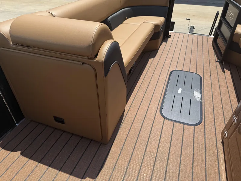 Slide: The Image of Bentley Pontoons Elite Admiral 253 2026 - 14