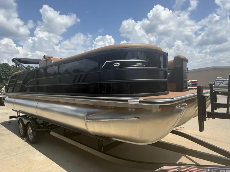 Slide: The Image of Bentley Pontoons Elite Admiral 253 2026 - 3