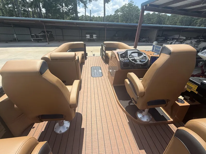 Slide: The Image of Bentley Pontoons Elite Admiral 253 2026 - 5
