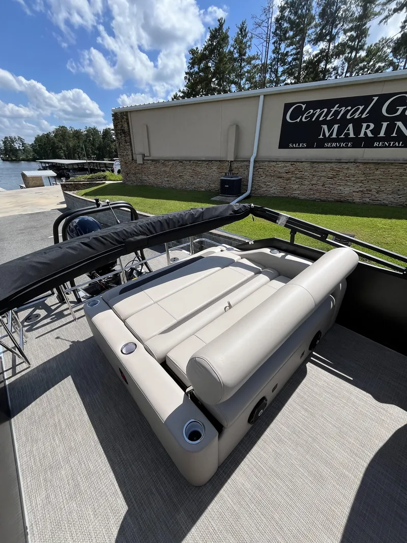 Slide: The Image of Bentley Pontoons Legacy 223 Swingback 3/4 Tube 2026 - 4