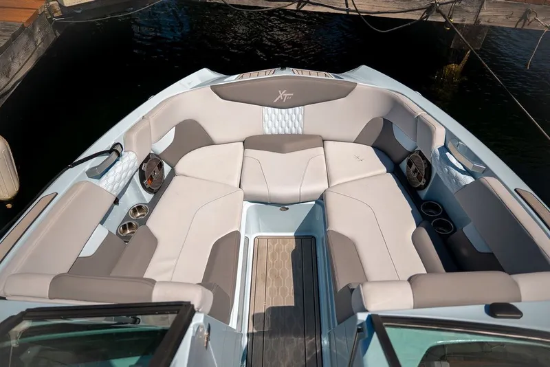 Slide: The Image of MasterCraft XT24 2022 - 11