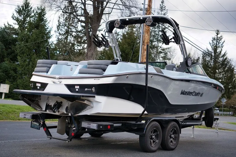 Slide: The Image of MasterCraft XT24 2022 - 18