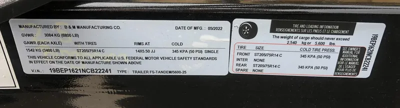 Slide: The Image of 2022 Tahoe Pontoon GT 2585 RF trailer specifications label with tire and loading information. - 19