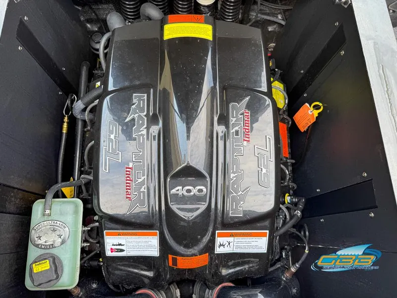 Slide: The Image of 2019 Moomba Craz engine, Raptor 6.2L, Indmar 400 horsepower, detailed view. - 22