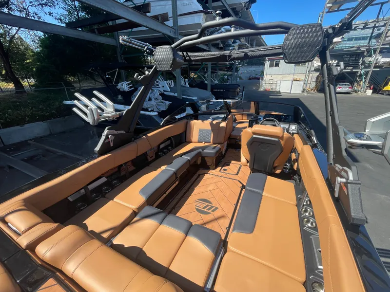 Slide: The Image of Malibu Wakesetter 23 LSV 2025 - 10