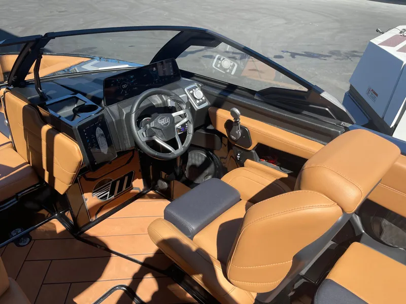 Slide: The Image of Malibu Wakesetter 23 LSV 2025 - 12