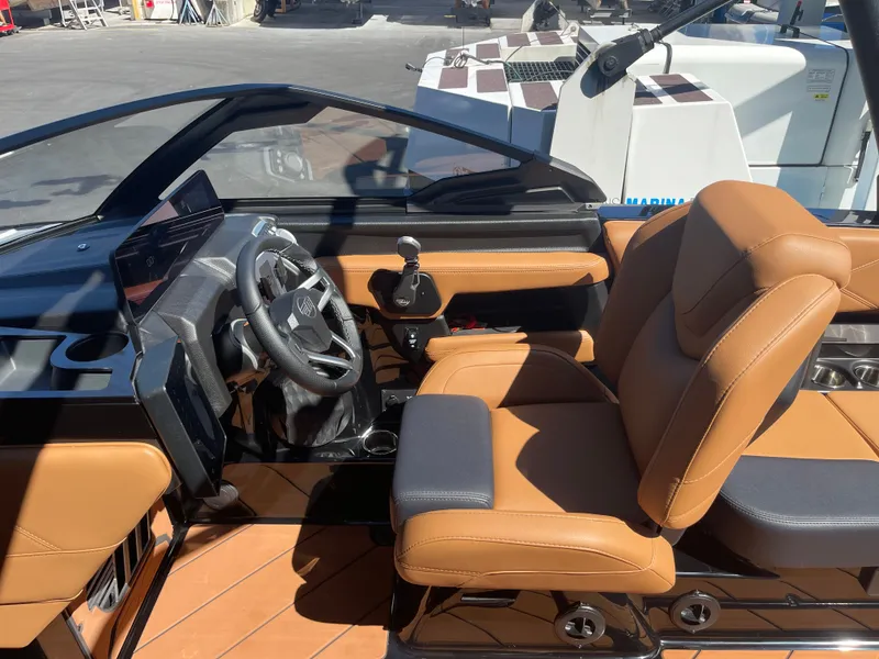 Slide: The Image of Malibu Wakesetter 23 LSV 2025 - 13