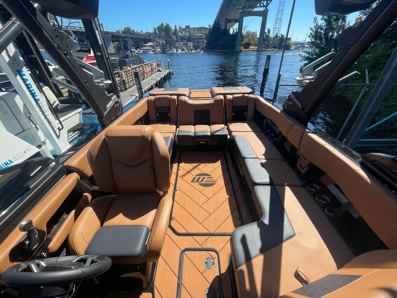 Slide: The Image of Malibu Wakesetter 23 LSV 2025 - 17