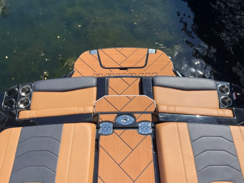 Slide: The Image of Malibu Wakesetter 23 LSV 2025 - 18