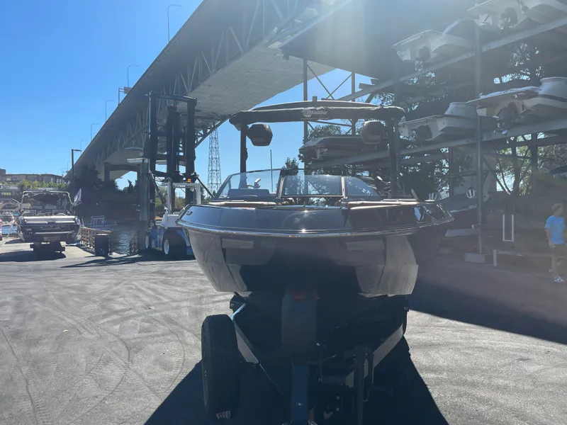 Slide: The Image of Malibu Wakesetter 23 LSV 2025 - 3