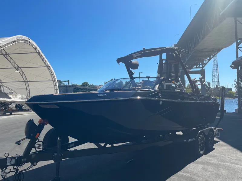 Slide: The Image of Malibu Wakesetter 23 LSV 2025 - 4