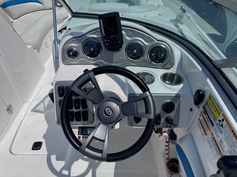 Slide: The Image of Hurricane SunDeck 2200 2014 - 4