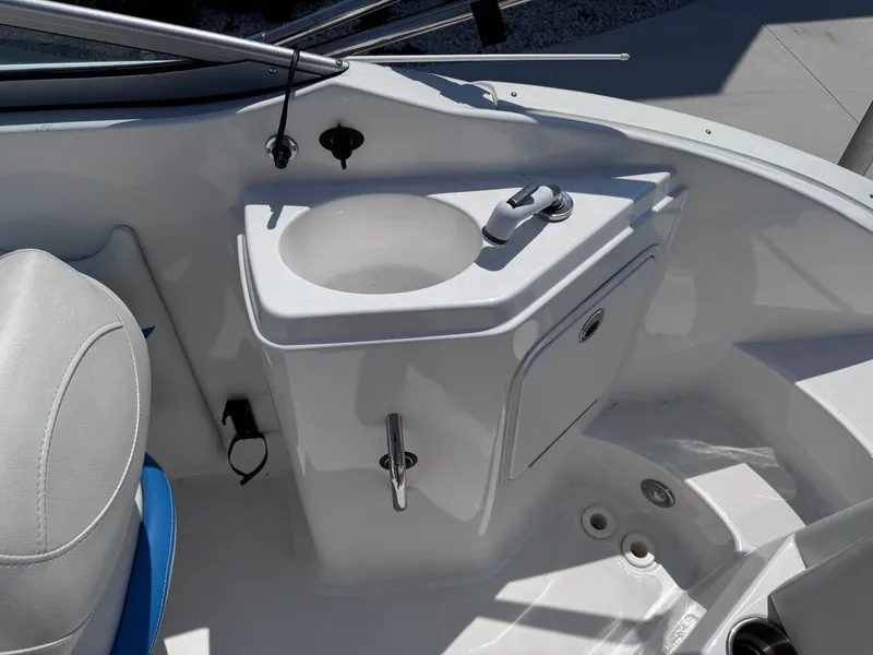 Slide: The Image of Hurricane SunDeck 2200 2014 - 8