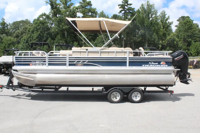 The Image of Tracker Fishin Barge 22 DLX 2023 - 1