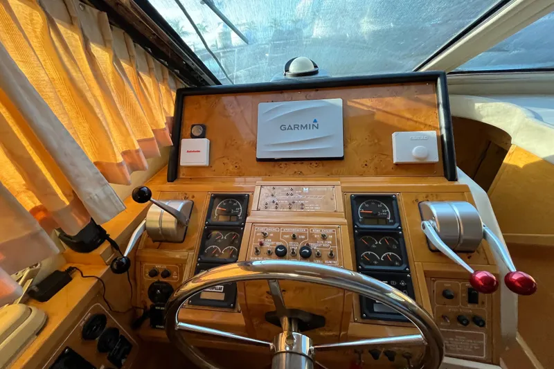 Slide: The Image of Helm of 2001 Jefferson International 5300 yacht with Garmin navigation system. - 17
