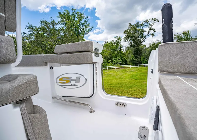 Slide: The Image of Sea Hunt Ultra 255 SE 2026 - 13