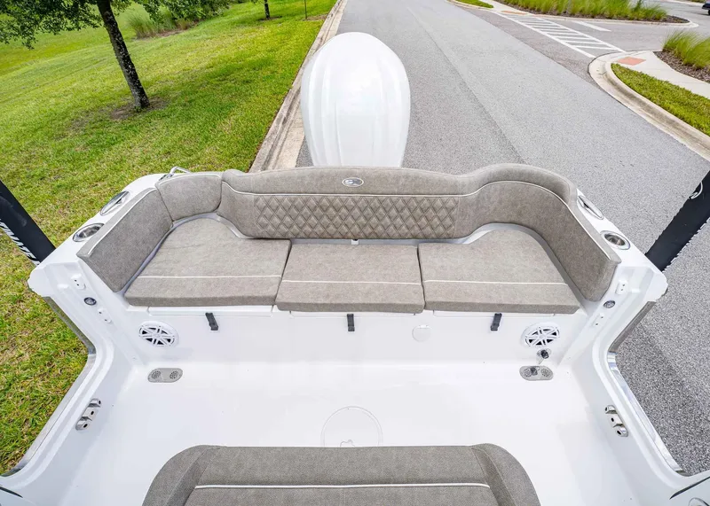 Slide: The Image of Sea Hunt Ultra 255 SE 2026 - 17