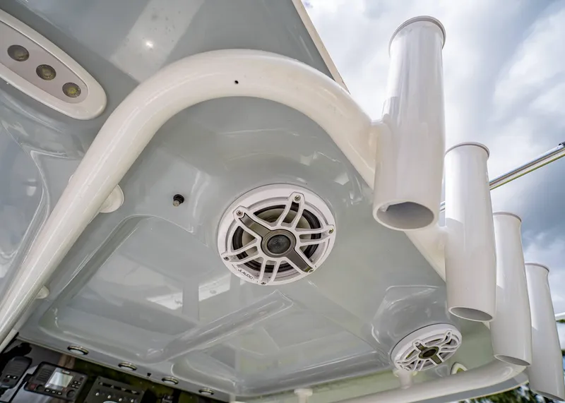 Slide: The Image of Sea Hunt Ultra 255 SE 2026 - 19