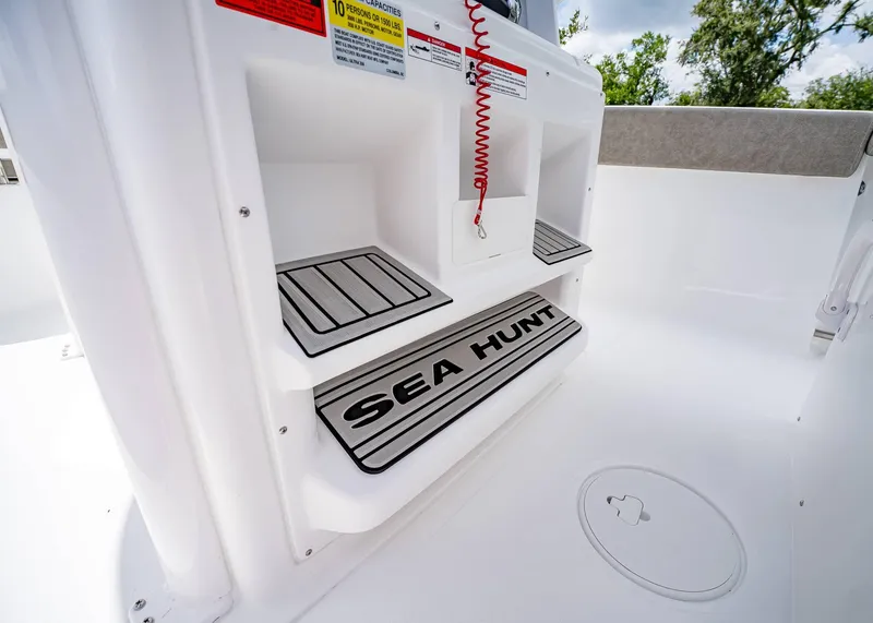 Slide: The Image of Sea Hunt Ultra 255 SE 2026 - 22