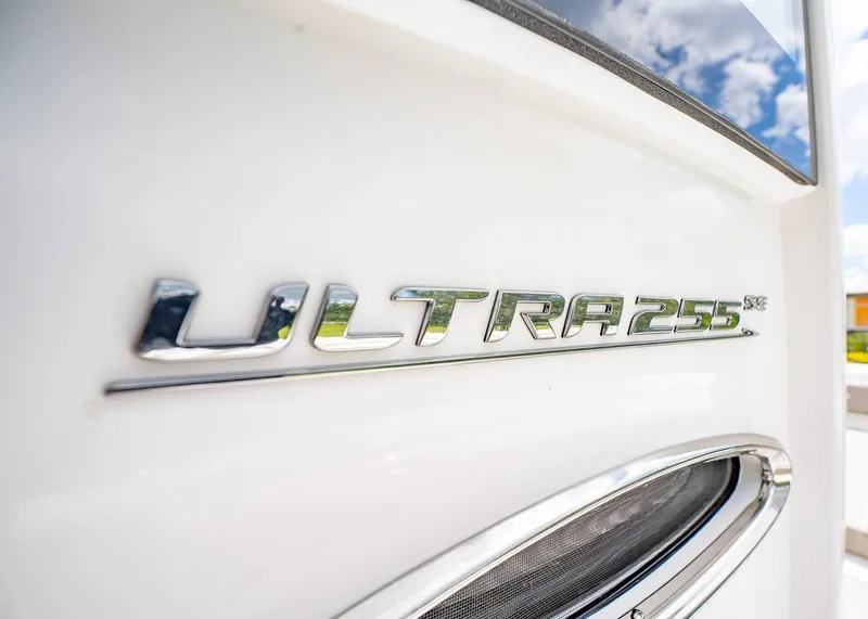 Slide: The Image of Sea Hunt Ultra 255 SE 2026 - 28