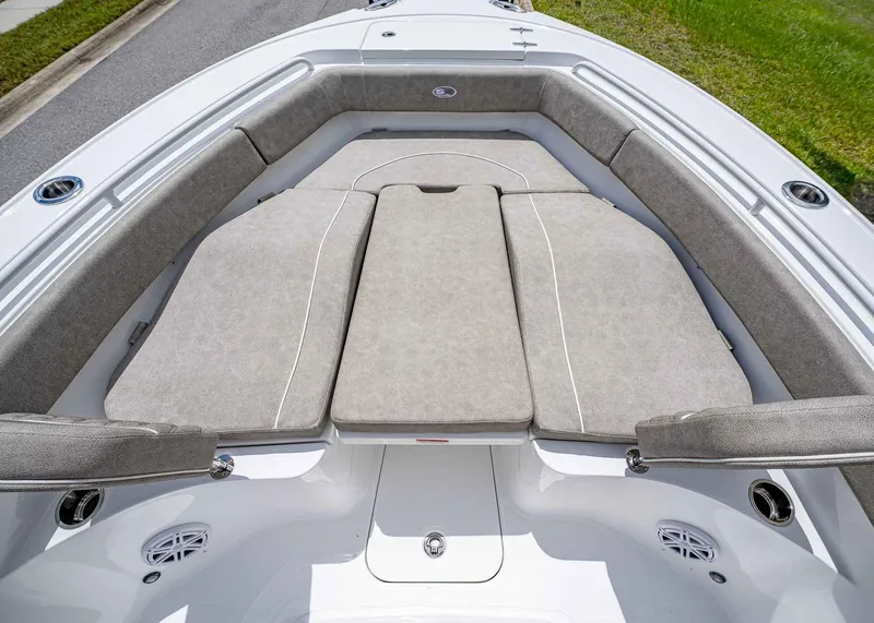 Slide: The Image of Sea Hunt Ultra 255 SE 2026 - 33