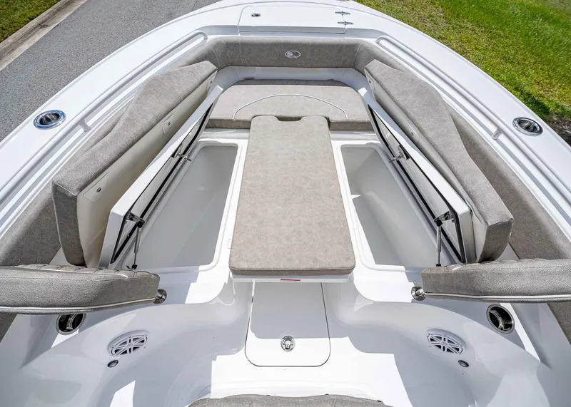 Slide: The Image of Sea Hunt Ultra 255 SE 2026 - 34