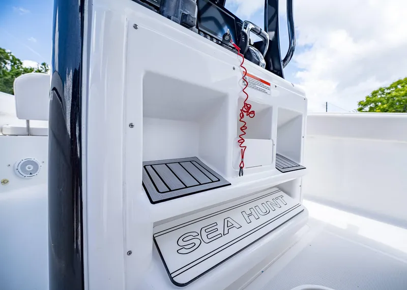 Slide: The Image of Sea Hunt Ultra 265 SE 2021 - 21