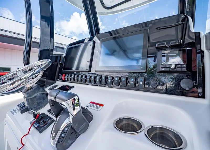 Slide: The Image of Sea Hunt Ultra 265 SE 2021 - 24