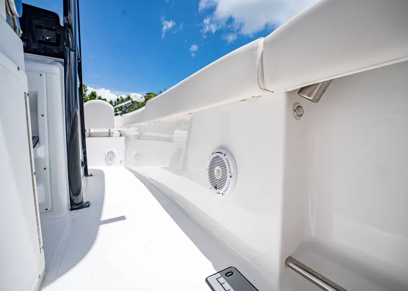 Slide: The Image of Sea Hunt Ultra 265 SE 2021 - 26