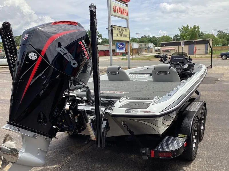 Slide: The Image of Phoenix Bass Boat 721 ProXP 2023 - 9