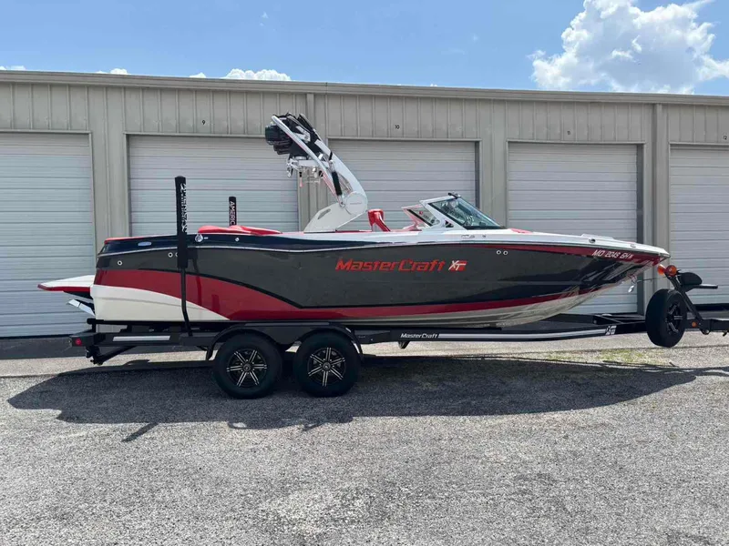 Slide: The Image of MasterCraft XT23 2017 - 11