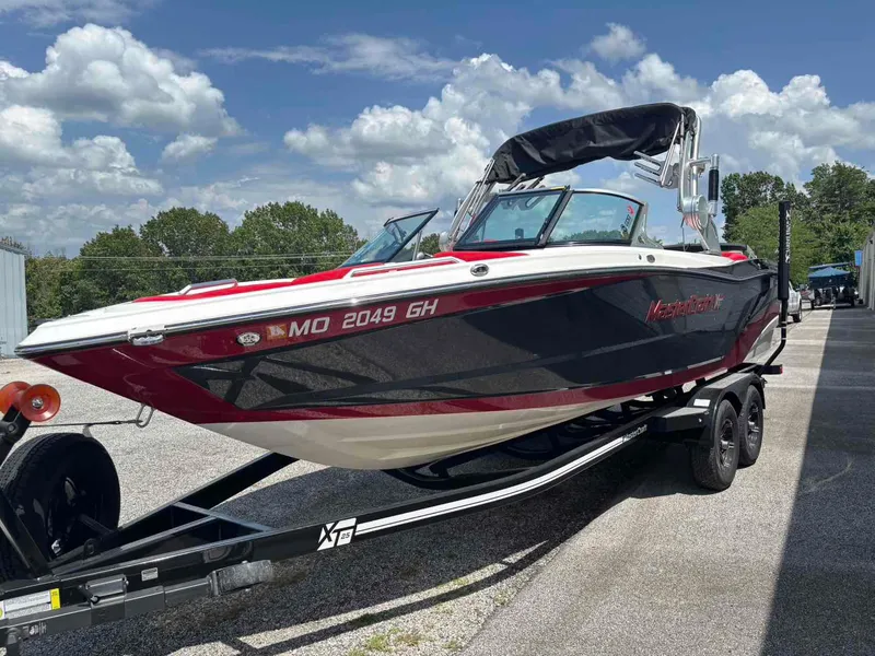 Slide: The Image of MasterCraft XT23 2017 - 3