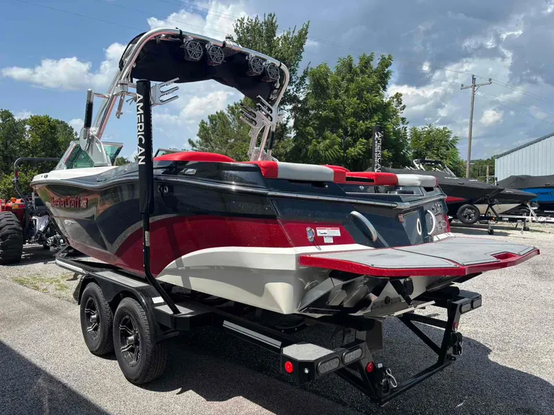 Slide: The Image of MasterCraft XT23 2017 - 4